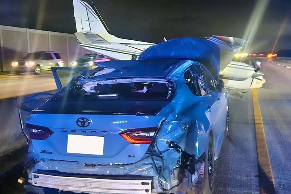 플로리다 고속도로에서 토요타 캠리 충돌사고